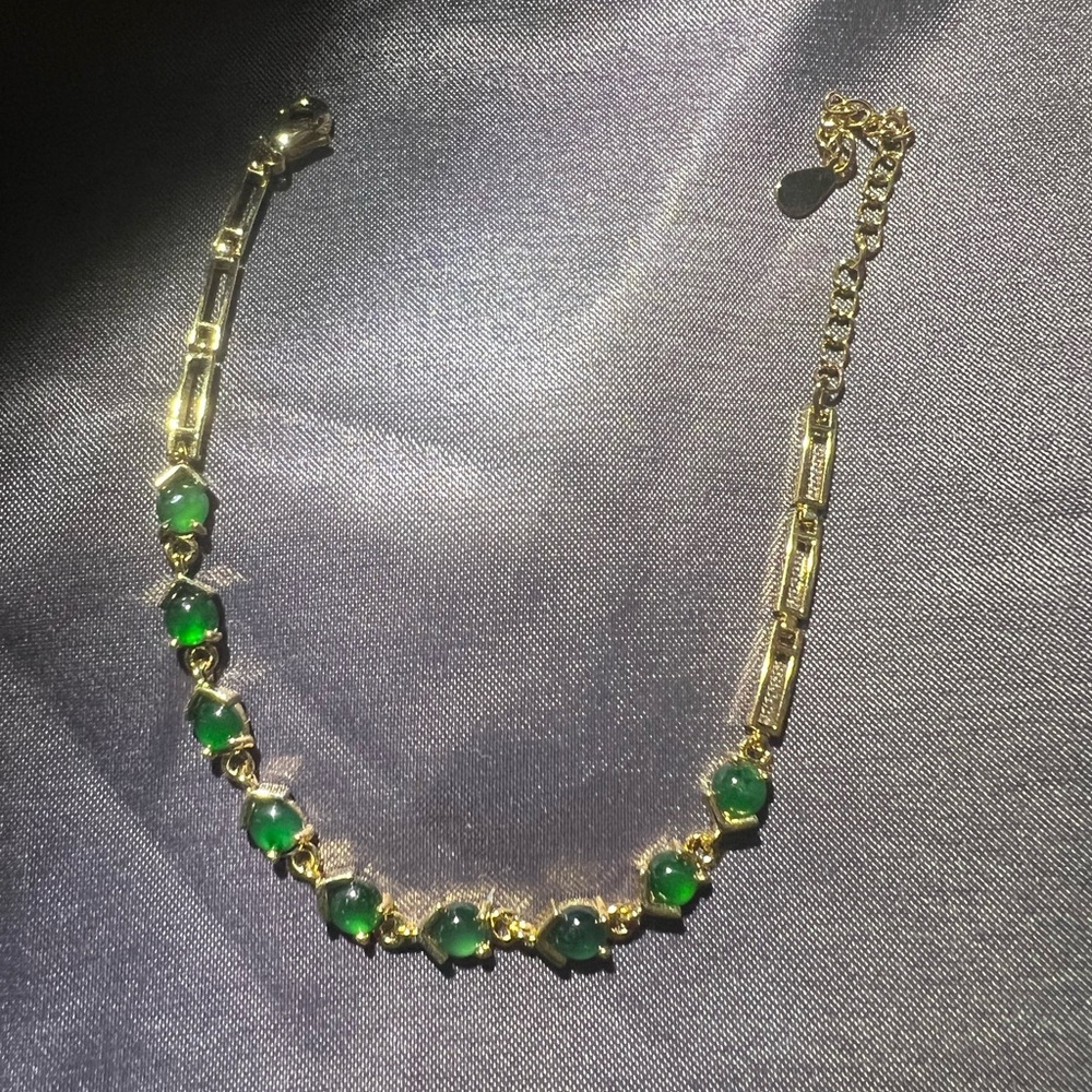 Elegant Green and Gold Necklace